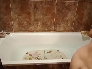 pissing in bath