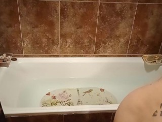 pissing in bath