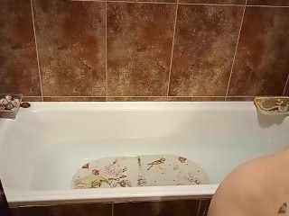 pissing in bath