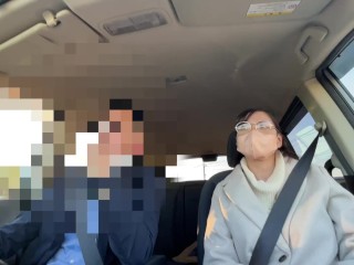 真昼間の車内でHカップ爆乳の女子大生にカーフェラしてもらった①