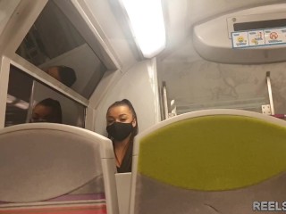 Touriste Ukrainienne Se Fait Baiser Dans Le Train Par 2 Inconnus: Squirt sur le quai et à l'hotel !