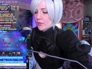 2B plays TFT and Mukbang? :o