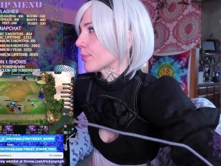 2B plays TFT and Mukbang? :o