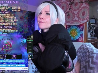 2B plays TFT and Mukbang? :o