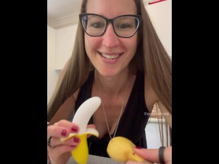 MILF Trisha fucks herself with her Banana & licks off her juices