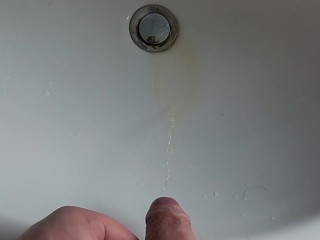 Man Piss in Sink and he farts many Times its Amazing