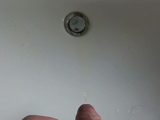 Man Piss in Sink and he farts many Times its Amazing