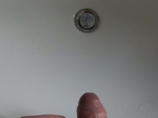 Man Piss in Sink and he farts many Times its Amazing