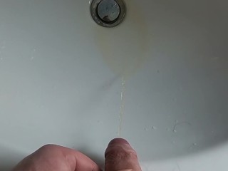 Man Piss in Sink and he farts many Times its Amazing