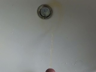 Man Piss in Sink and he farts many Times its Amazing