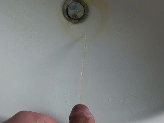 Man Piss in Sink and he farts many Times its Amazing