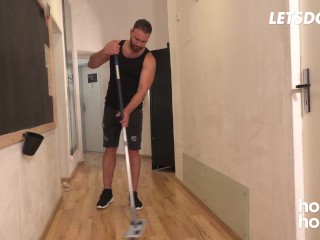 Nympho Backpacker Luna TrueLove Masturbates & Gets Interrupted By Janitor - HORNY HOSTEL