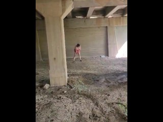 Dumb Internet Bitch gives Homeless Man a Show.