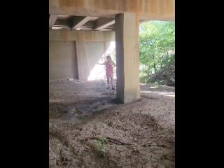 Dumb Internet Bitch gives Homeless Man a Show.