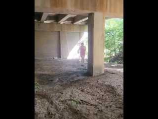 Dumb Internet Bitch gives Homeless Man a Show.