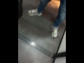 ME SACO LA VERGA EN PROBADOR EN TIENDA DE ROPA