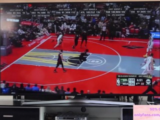 WATCHING NBA WHILE HORNY GIRLFRIEND PLAYS WITH YOUR COCK - FACIAL