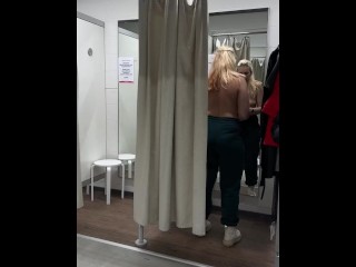 girl bares herself in a shopping center,milf public.