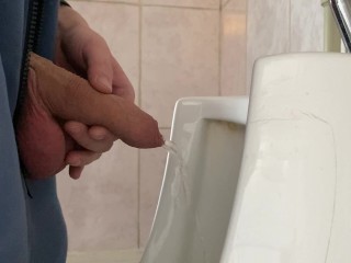 A guy pisses in a public urinal from an uncut penis without opening it 4K