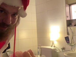 Weihnachtselfe im Santa Kostüm