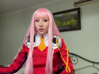 Zerotwo решила не снимать носочки перед любимым