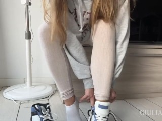 Ragazza giovane italiana ti mostra i suoi piedini e tante scarpe! GIULIAPEACH