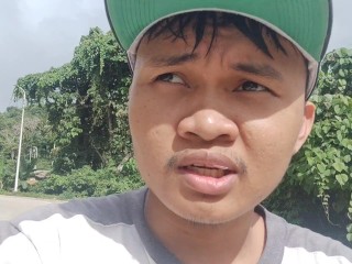 KANTUTAN nag painit muna sa ilog habang naliligo