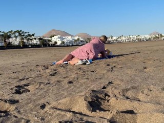 Girl flashing pussy on public beach,  no panties