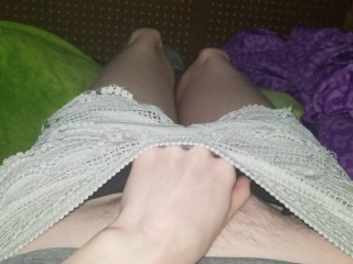 Period won't stop me from pleasing my hairy pussy