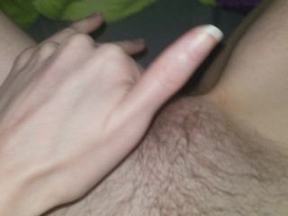 Period won't stop me from pleasing my hairy pussy