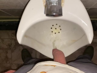 Hands-free pissing in a public toilet from an uncut dick