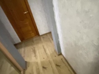 Изменила мужу по быстрому с соседом. Самый быстрый трах, наполнил мою киску спермой