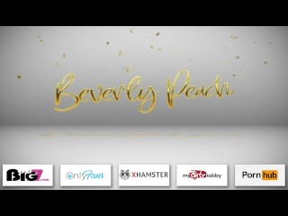 Beverly Peach verwöhnt ihre Füße im Hotel!