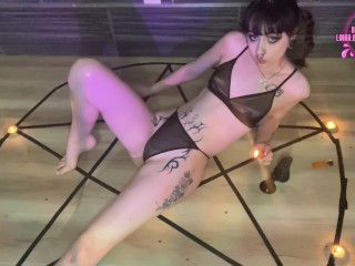 GOTH GIRL FUCKS HER ASS ON A PENTAGRAM