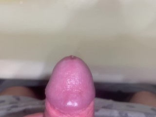 How does urine flow from an uncircumcised penis without opening it? 4K POV