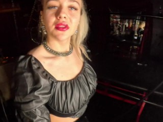 Kerzenwachs auf den Körper!