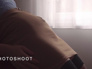 Model masturbates during sexy photoshoot