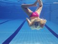 Hot Elena shows what she can do under water